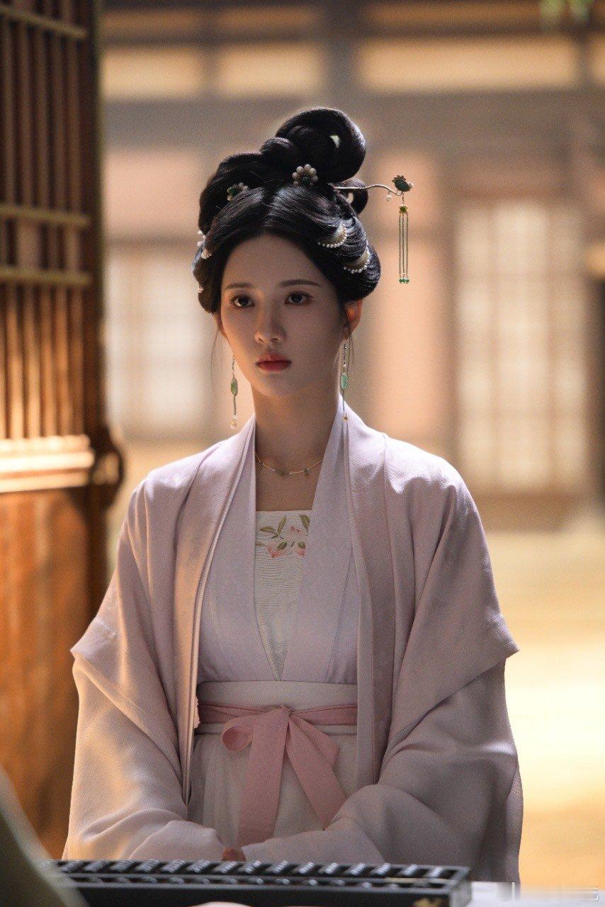 刘些宁好亦古亦今的美貌，此女古装剧更是可以多来 
