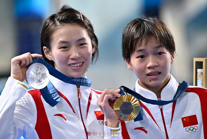 #全红婵打破伏明霞纪录#恭喜全红婵🥇🥇🥇卫冕成功！！！2届奥运会比完归来仍