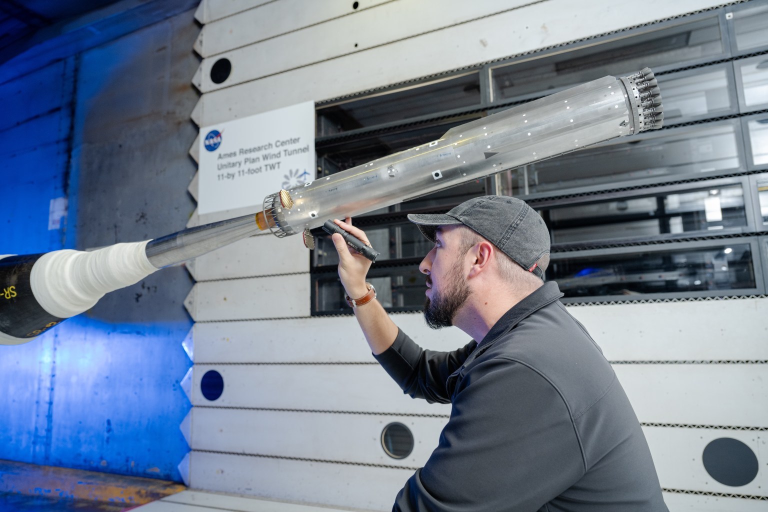 NASA艾姆斯研究中心工程师正与SpaceX合作开展一系列测试，以更深入地了解超