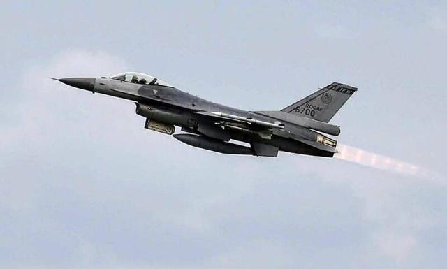 台军战机坠海，飞行员失踪超12小时，美国电脑成“杀人凶器”？

2026年1月6