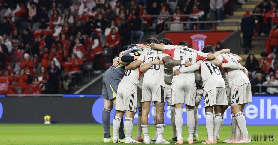 不是前锋，是VAR裁判，决定了冠军。
别管3-2的比分了。
看第87分钟的回放：