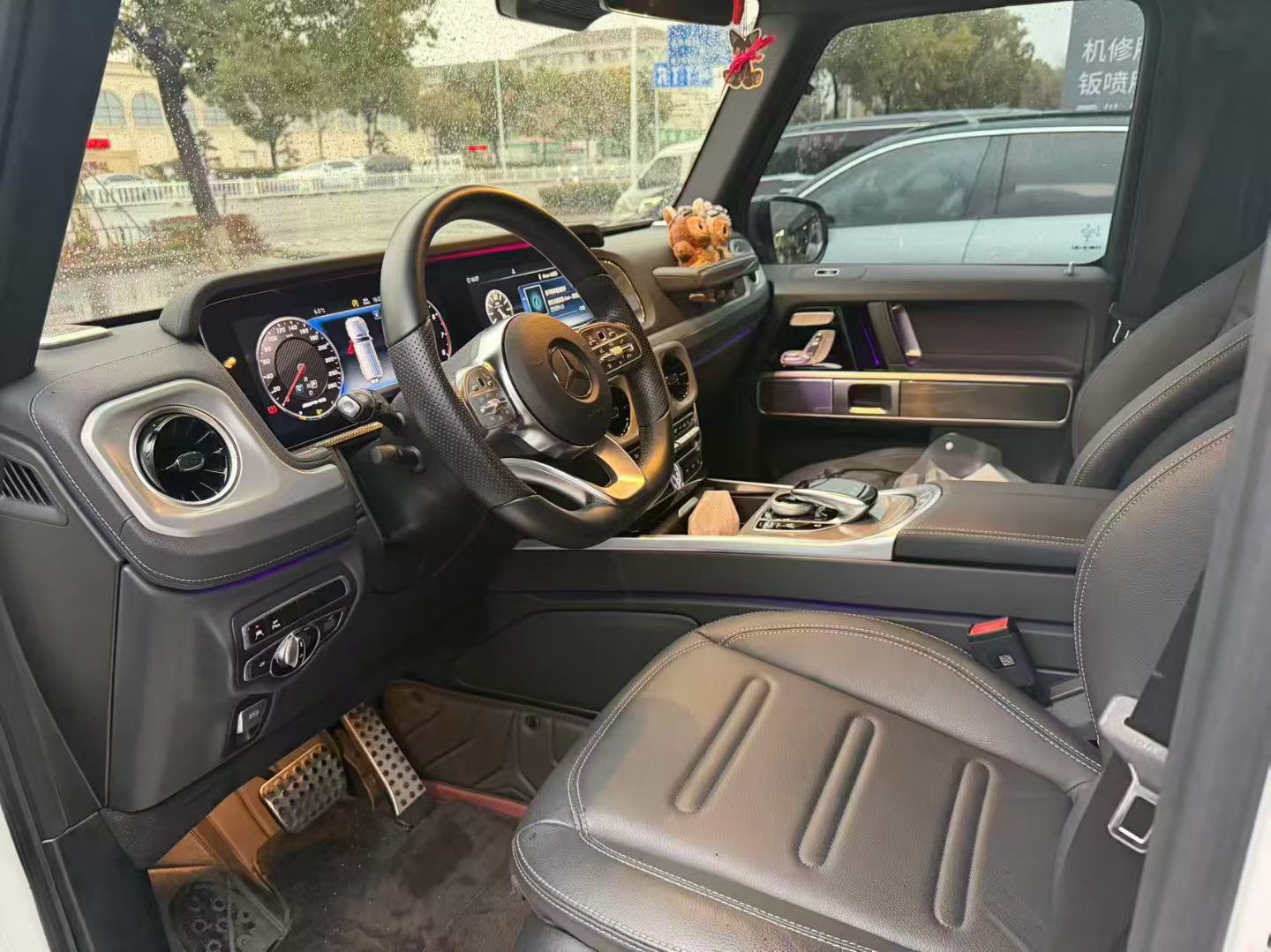 奔驰G350仅行驶了1.4万公里