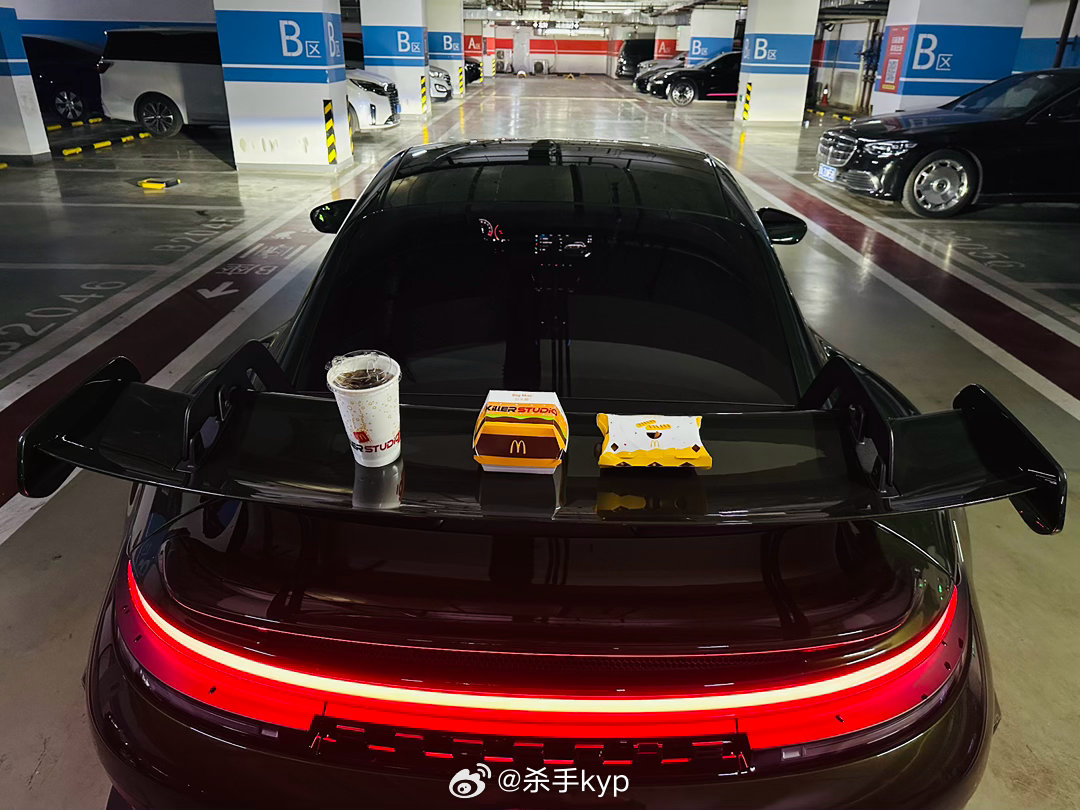 我想换这个尾翼，你们觉得怎么样看上去非常实用大v聊车