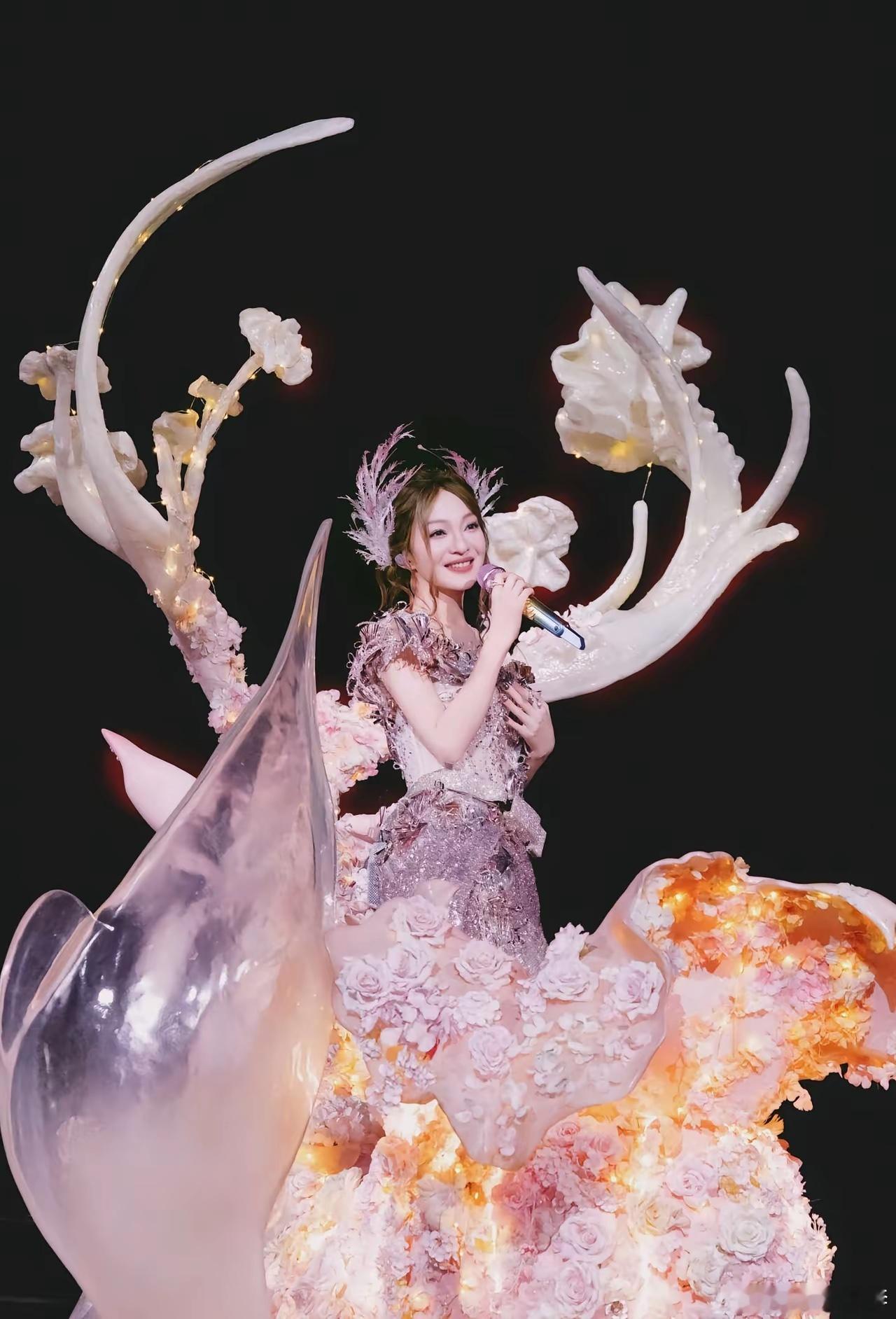 每个她都闪闪发光 明星封神的瞬间闪闪发光的她们 像她一样闪闪发光 舞台表现力 张