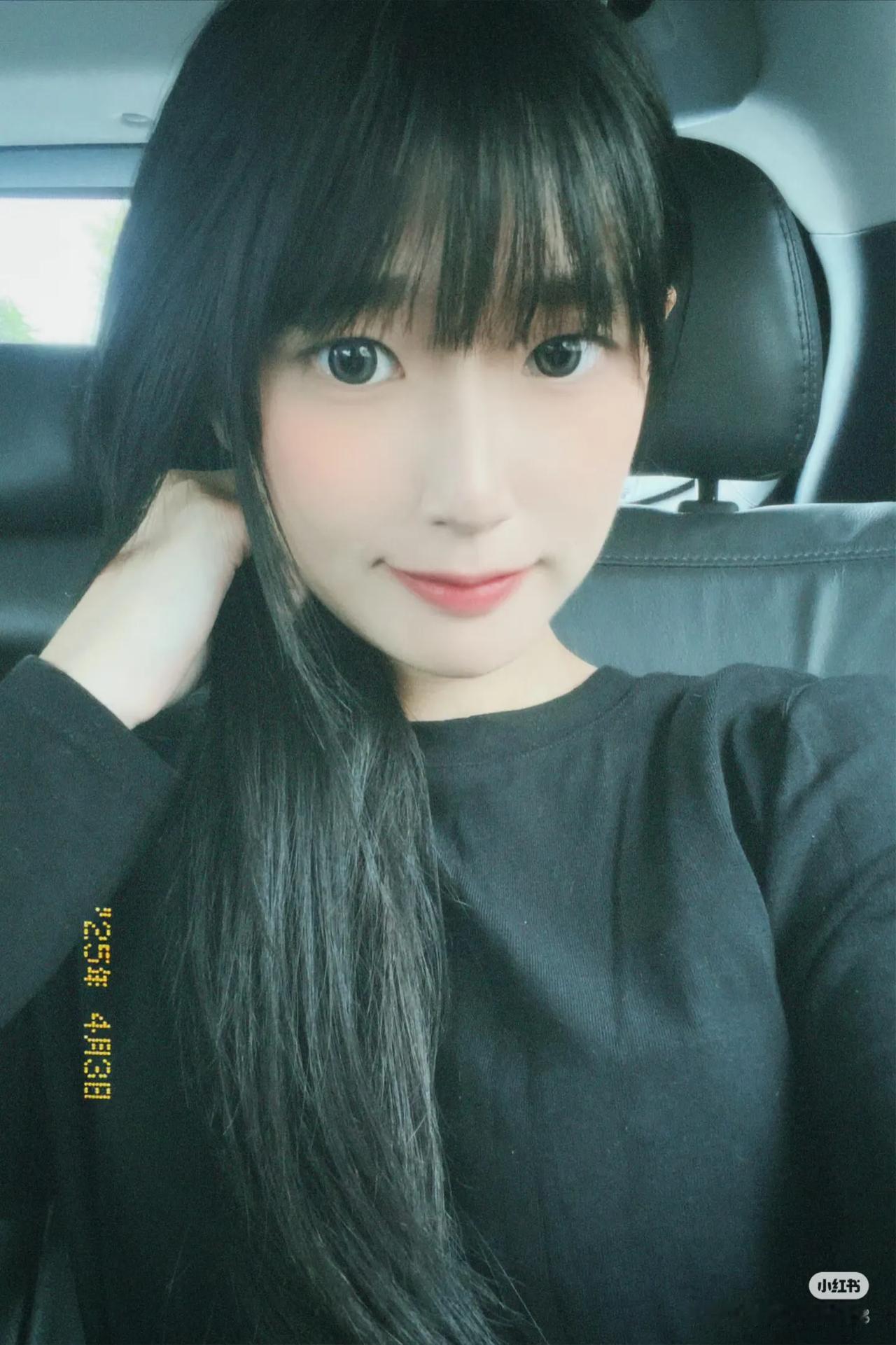 话说台湾近几年就推出了许多颜值和气质都相当不错的新晋博主，而薇蒨就是其中之一。凭