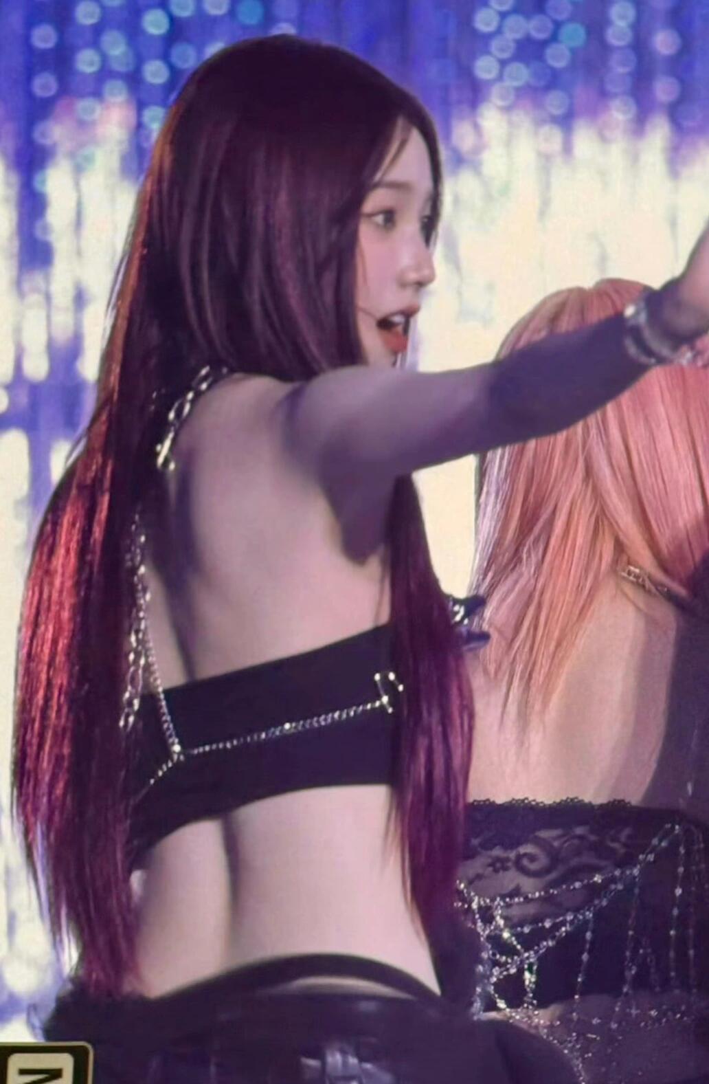 柳智敏的背沟…这谁受得了啊 