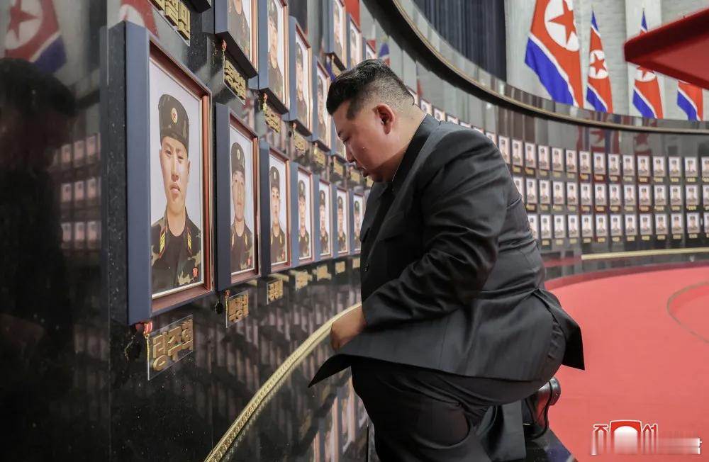 朝鲜特种兵12人牵手拉响光荣弹，朝鲜公开出兵库尔斯克详情！ 2025年8月22号