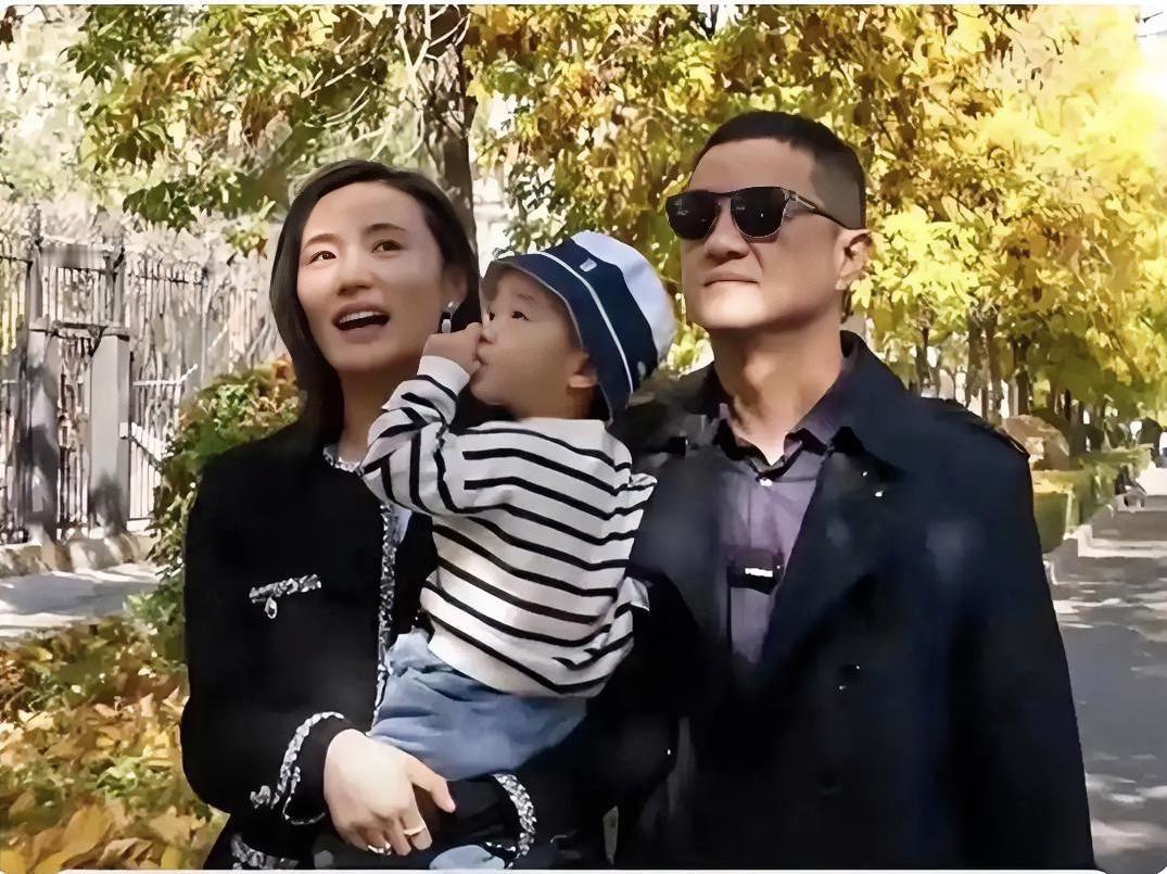 海哈金喜给所有女人提了个醒，
你可以嫁个好老公，
可以不在乎年龄差距，但唯一不可