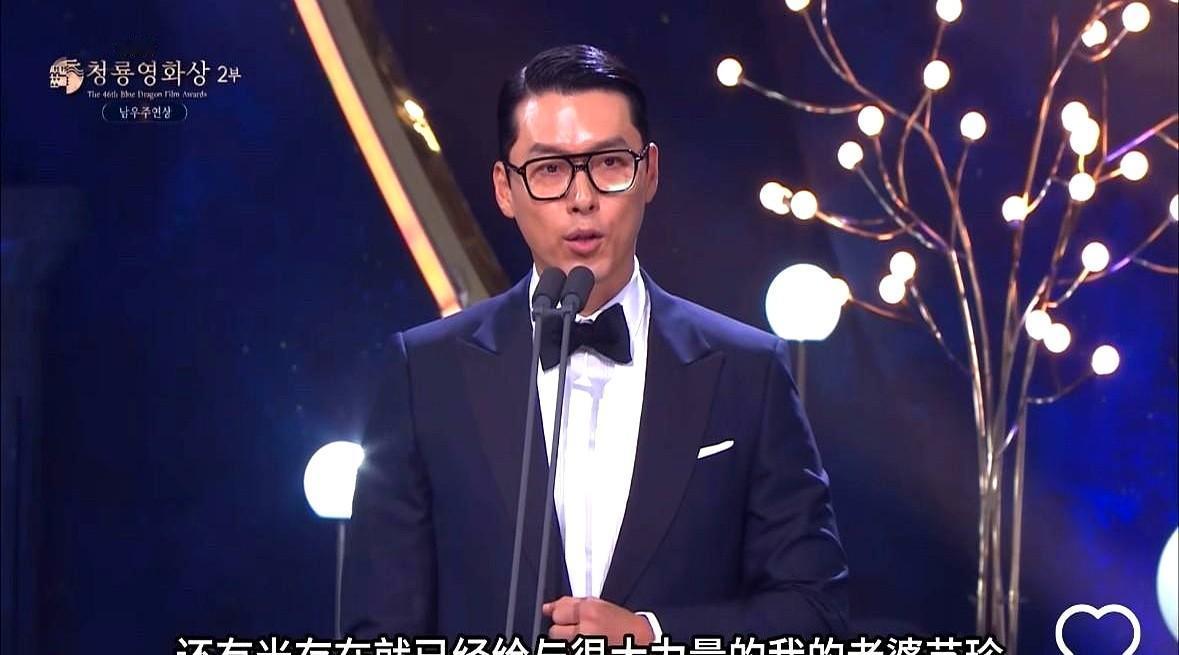 玄彬这次真的扬眉吐气了。凭《哈尔滨》拿了青龙影帝，这是他第一次拿到这个奖。台下孙