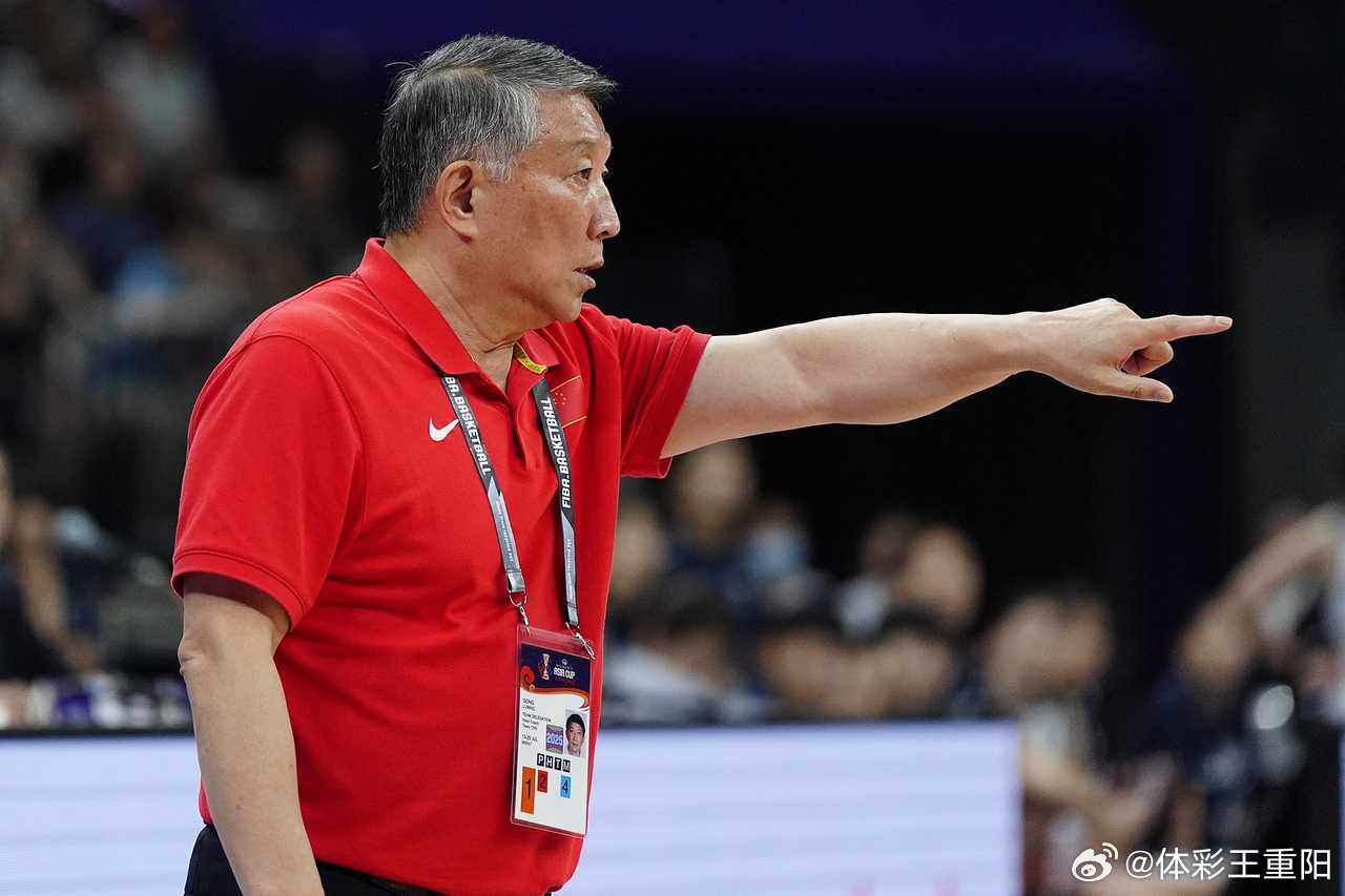 中国女篮宫鲁鸣热身赛尼日利亚逆转🏀中国女篮69-65逆转尼日利亚！宫鲁鸣：进攻