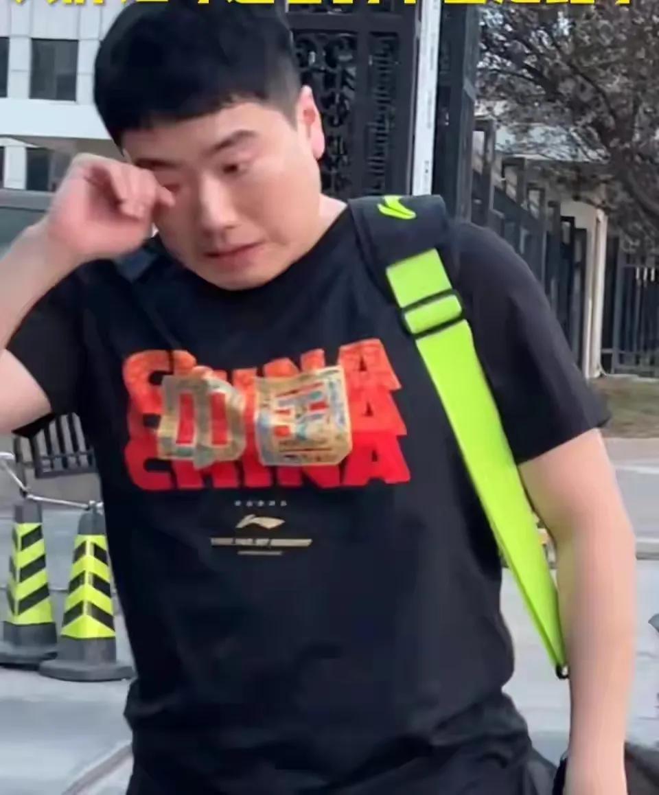 新鲜大胖出炉，剪了头发，又胖一圈。[赞][捂脸]