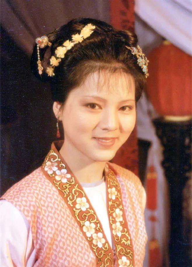 袭人嫉妒晴雯吗？当然不，只有晴雯嫉妒袭人。

袭人，性情温顺而又息事宁人的低调王