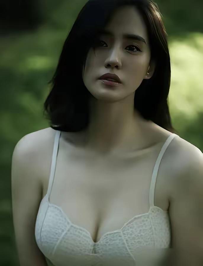 夏诺特烦恼里的秋雅，除了外形美丽大方，特别是胸型，也可以给满分吧？💯