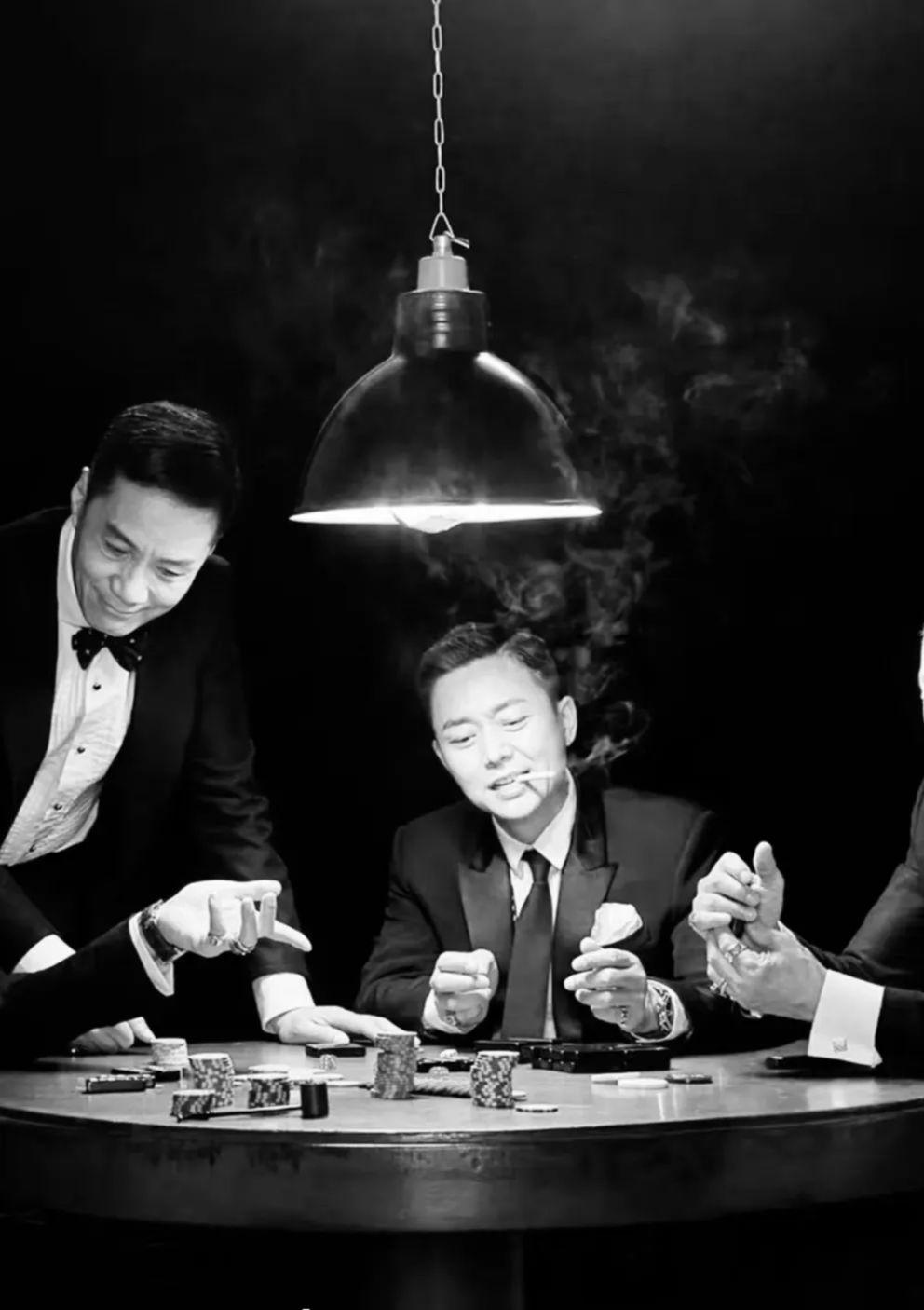 低谷期的时候不要乱动，你就坐着看，看人情冷暖，看谁离你越来越近，谁又离你越来越远