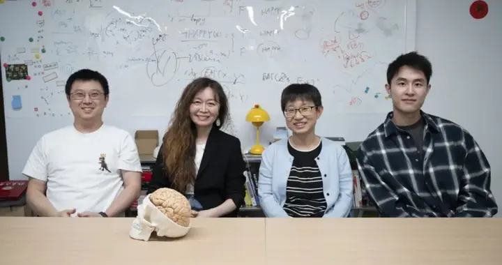 北大AI研究顛覆認(rèn)知：我們看到的不是真實，是被語言潤色過的現(xiàn)實