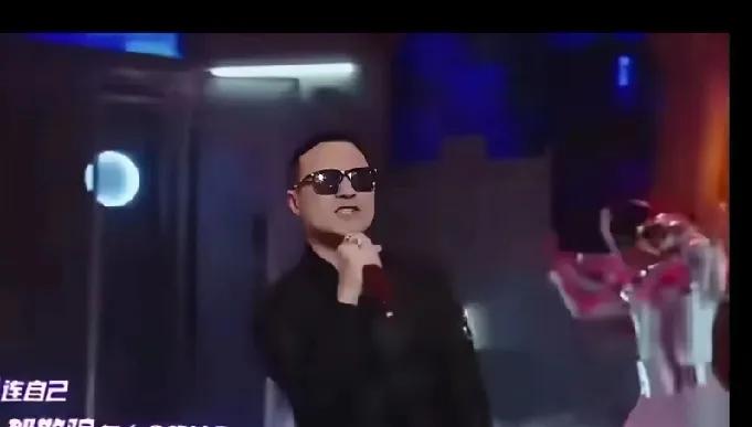 家人们谁懂啊！刚刷到汪峰新歌，直接被这摇滚直白说唱风格炸翻！
    那歌词太戳