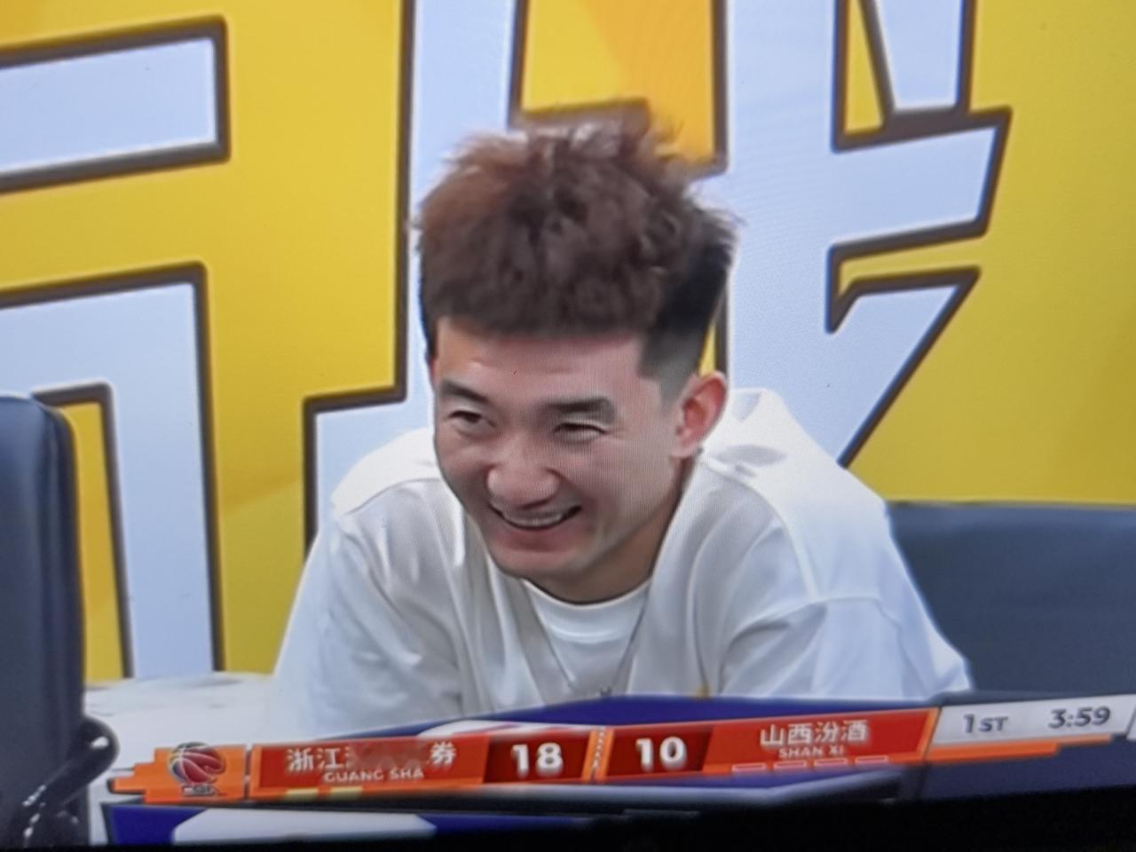 孙总笑这么开心应该恢复得不错！
今年难得有这么好的机会休息…
至少可以躺着进半决