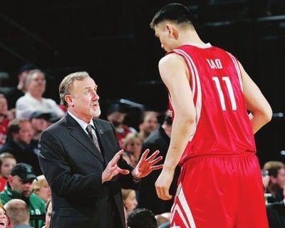 姚明恩师阿德尔曼逝世 缅怀NBA传奇教头 沉痛悼念里克·阿德尔曼，这位陪伴无数中