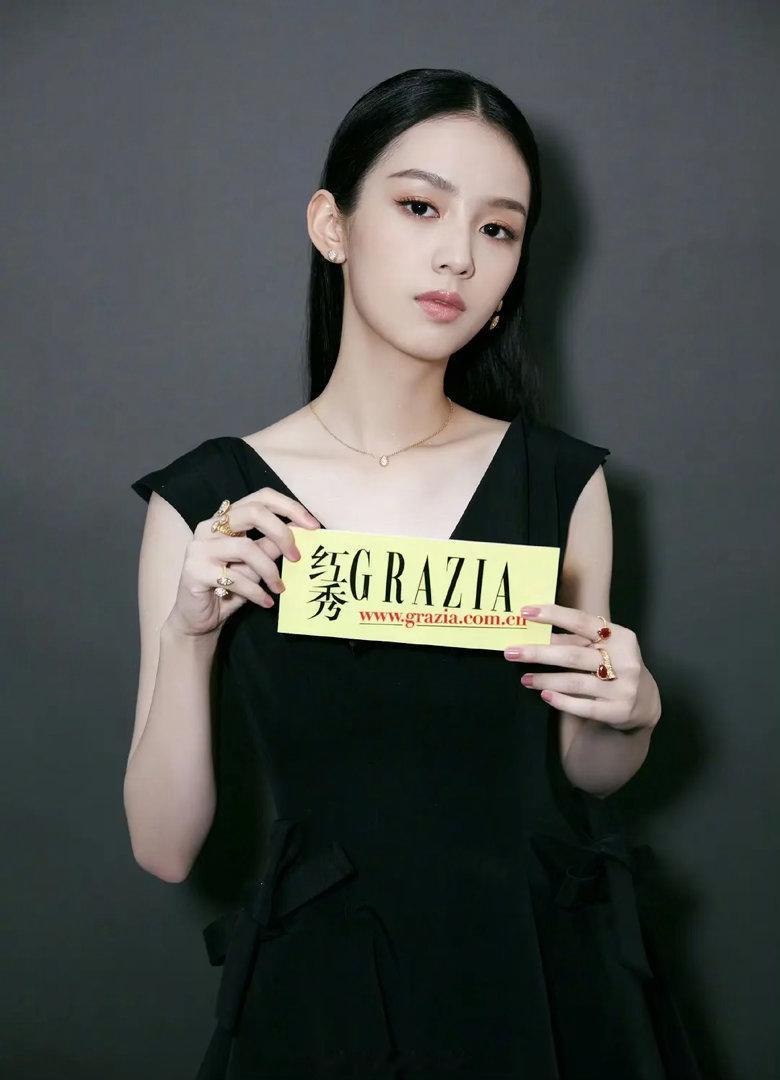 王楚然和周也早期风格是不是挺像的？ ​​​