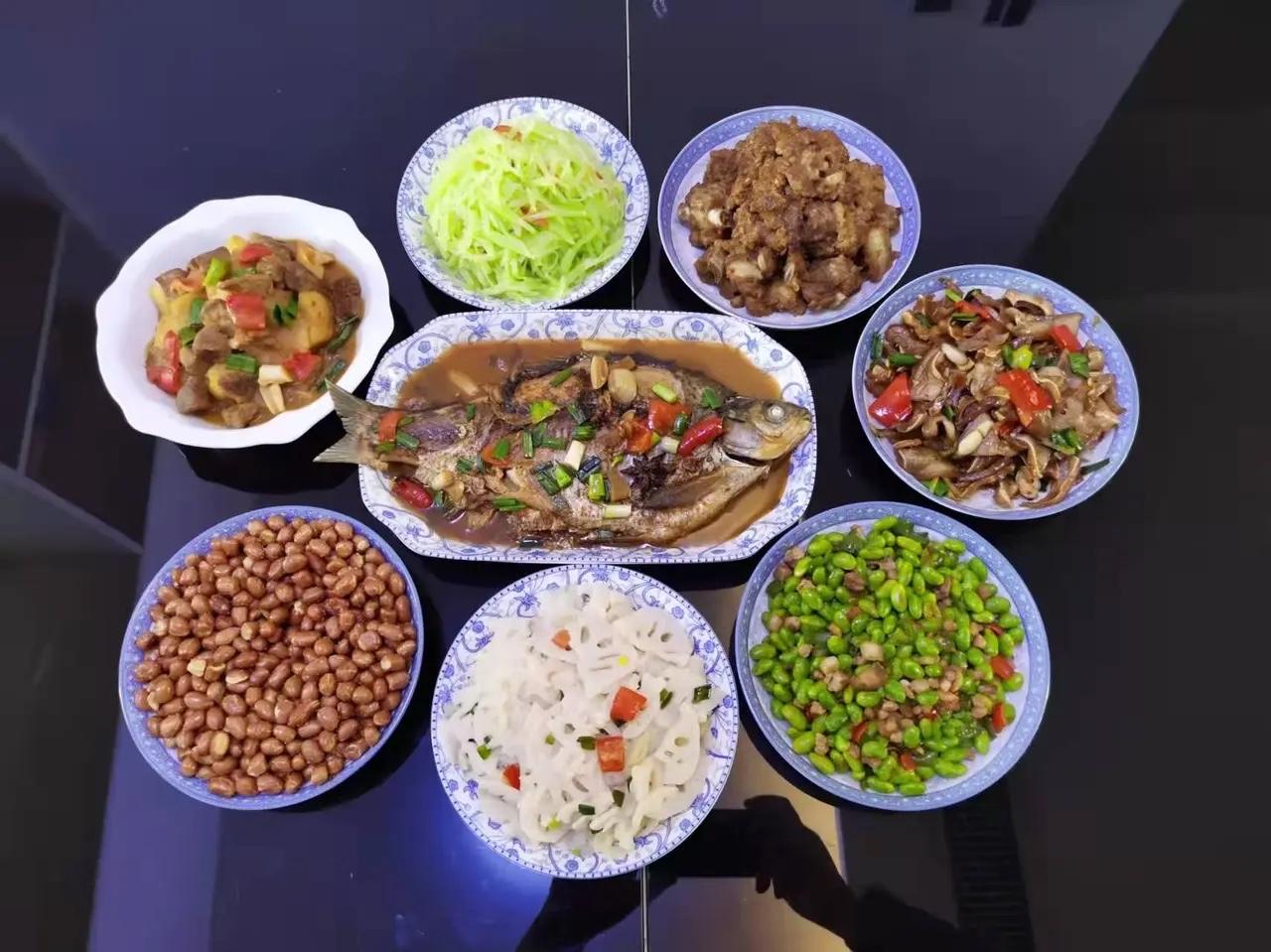 在浙江农村这桌菜，属于什么条件的家庭