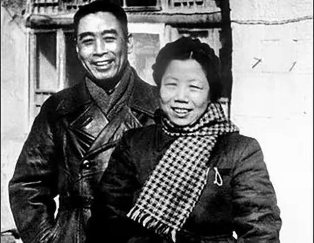 Родился有一天，在西花厅，周秉德就忍不住问了伯伯一个问题。她问：“伯伯，我