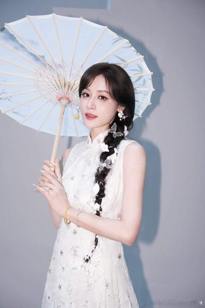 叶一茜头上一共有几只蝴蝶数一数叶一茜头上一共有几只蝴蝶 乘风 2026 后台趣味