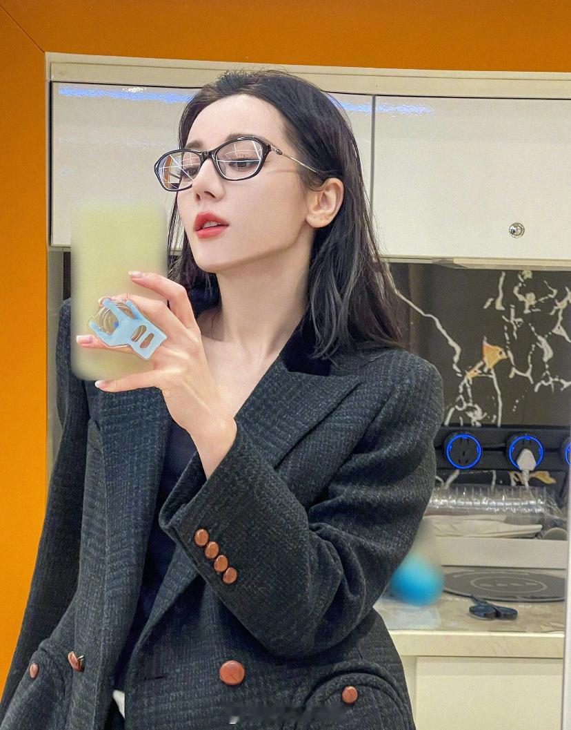 巴姐的这个颜值简直逆天 老…老婆姐😍 ​​​