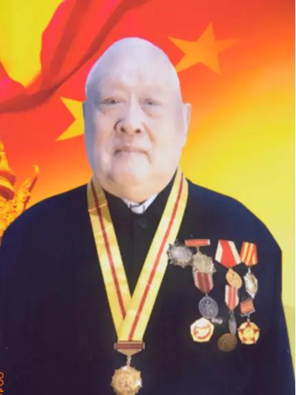 宋兰君，男，山东省莒南县人，一九二六年出生，一九四三年十一月参加革命，中国共产党