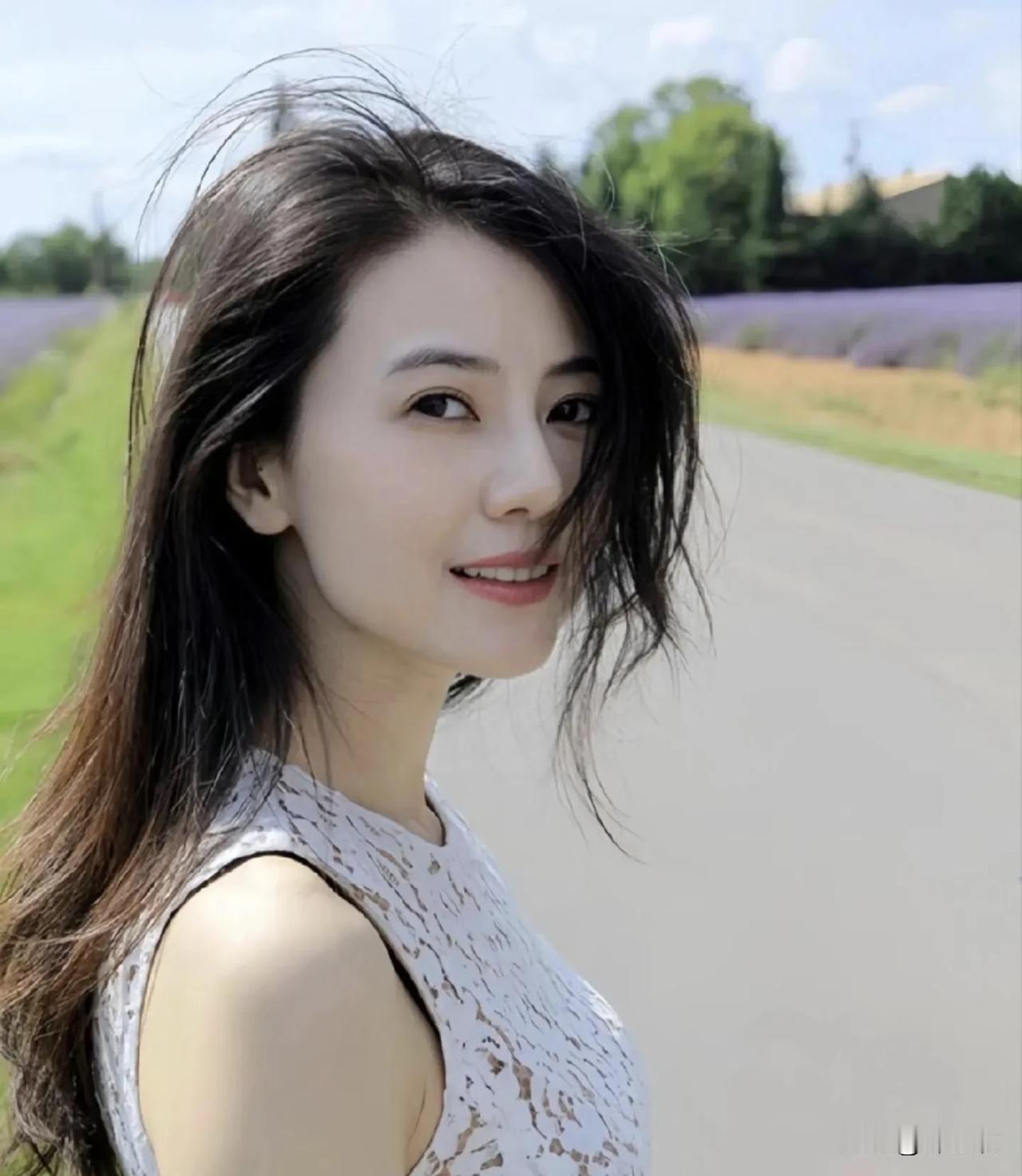 中国14亿人口，各行各业人口基数相当大，能被人熟悉的娱乐圈的演员都算是行业内顶尖
