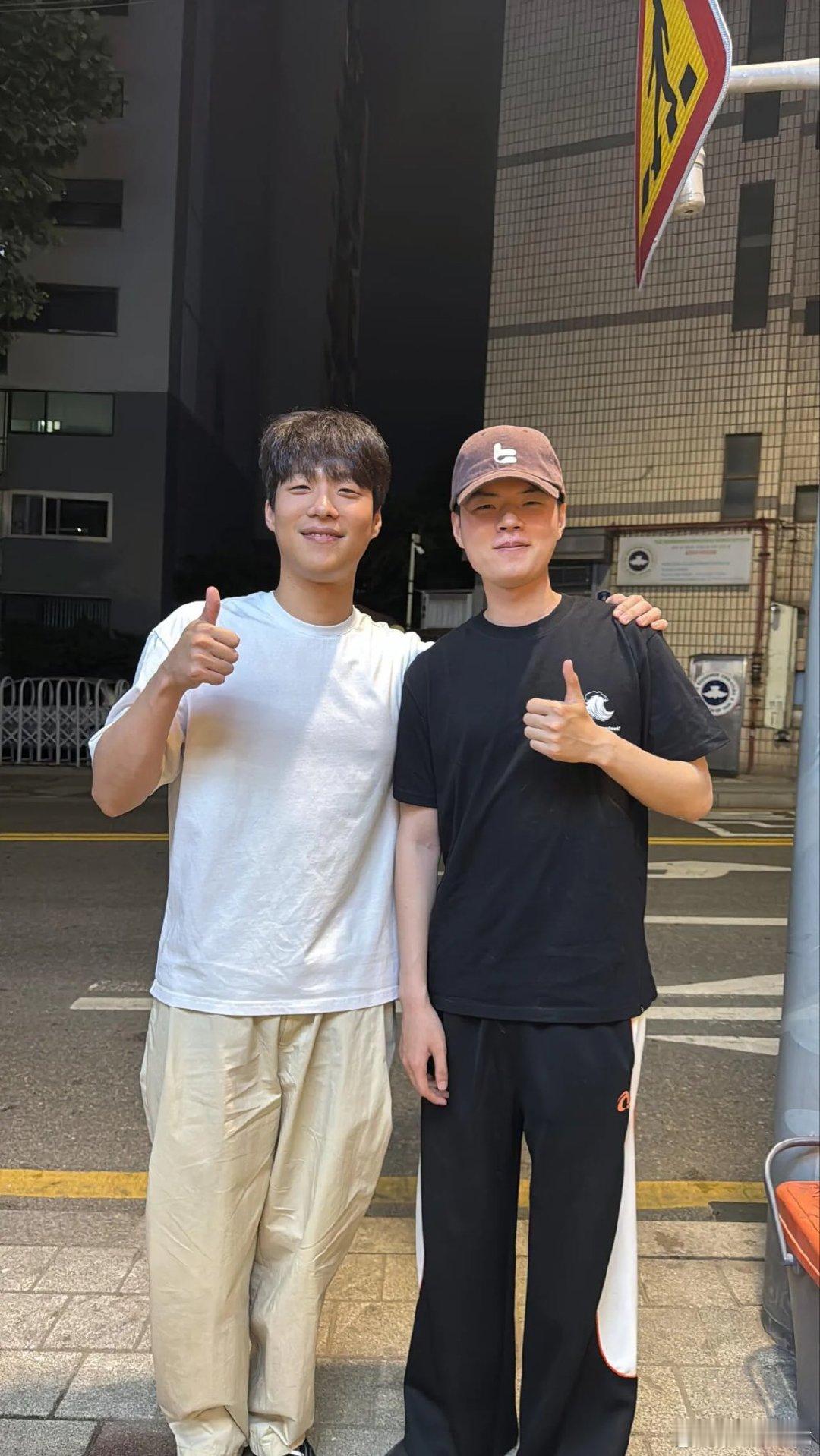 新鲜的Smeb🌱与Deft的合照👍是有在好好生活的驼🦙cr.ozzorog