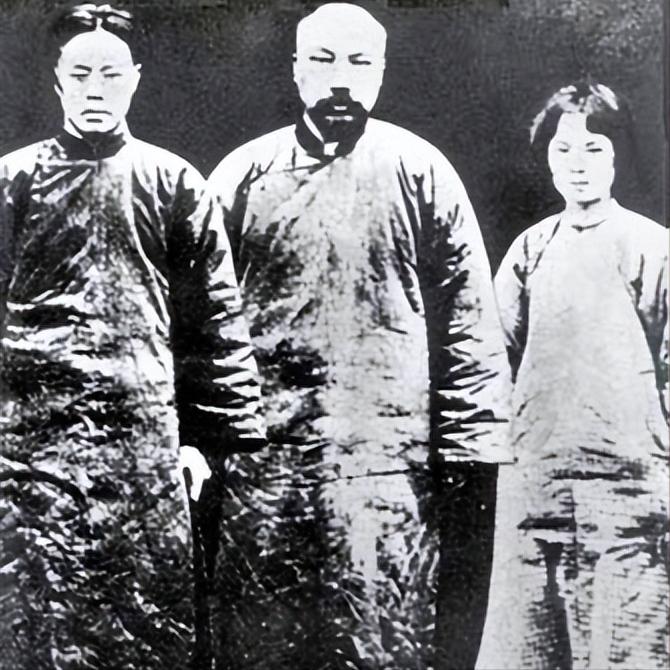 1927年4月28日，中国共产党的“五大”从武昌转至汉口济生三马路黄陂同乡会馆继