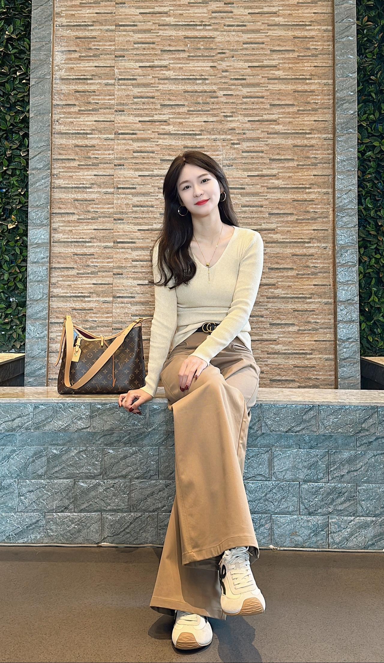 人还是活的糊涂一点好 太通透了不会开心的针织毛衣 春季穿搭