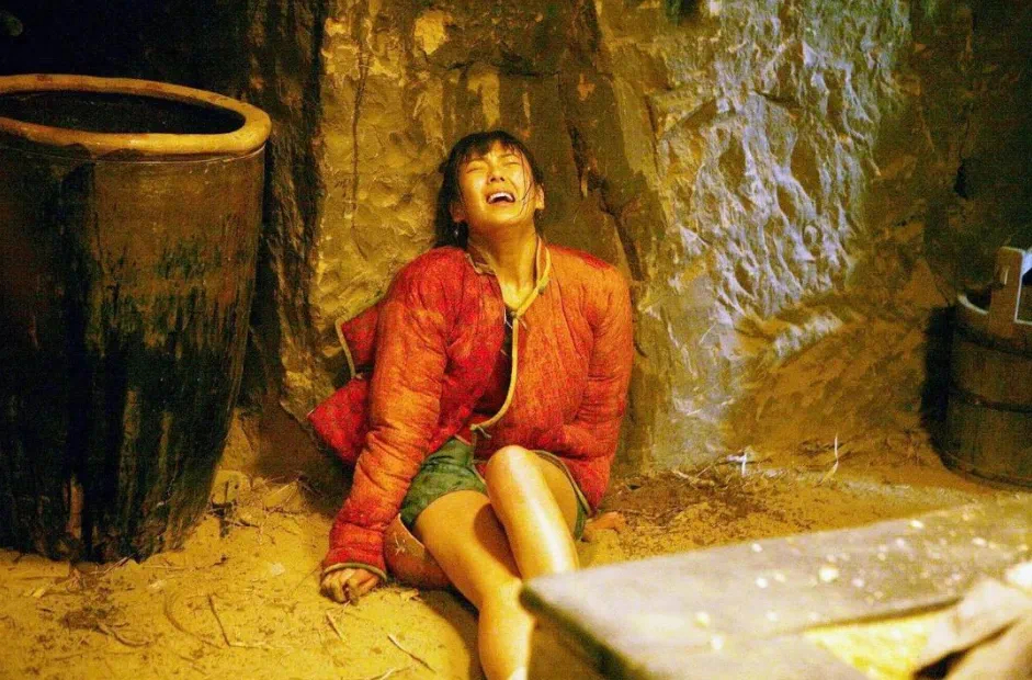说实话，我真的无法理解《白鹿原》怎么就史诗了，这特么虐女奇观吧……田小娥就不说了