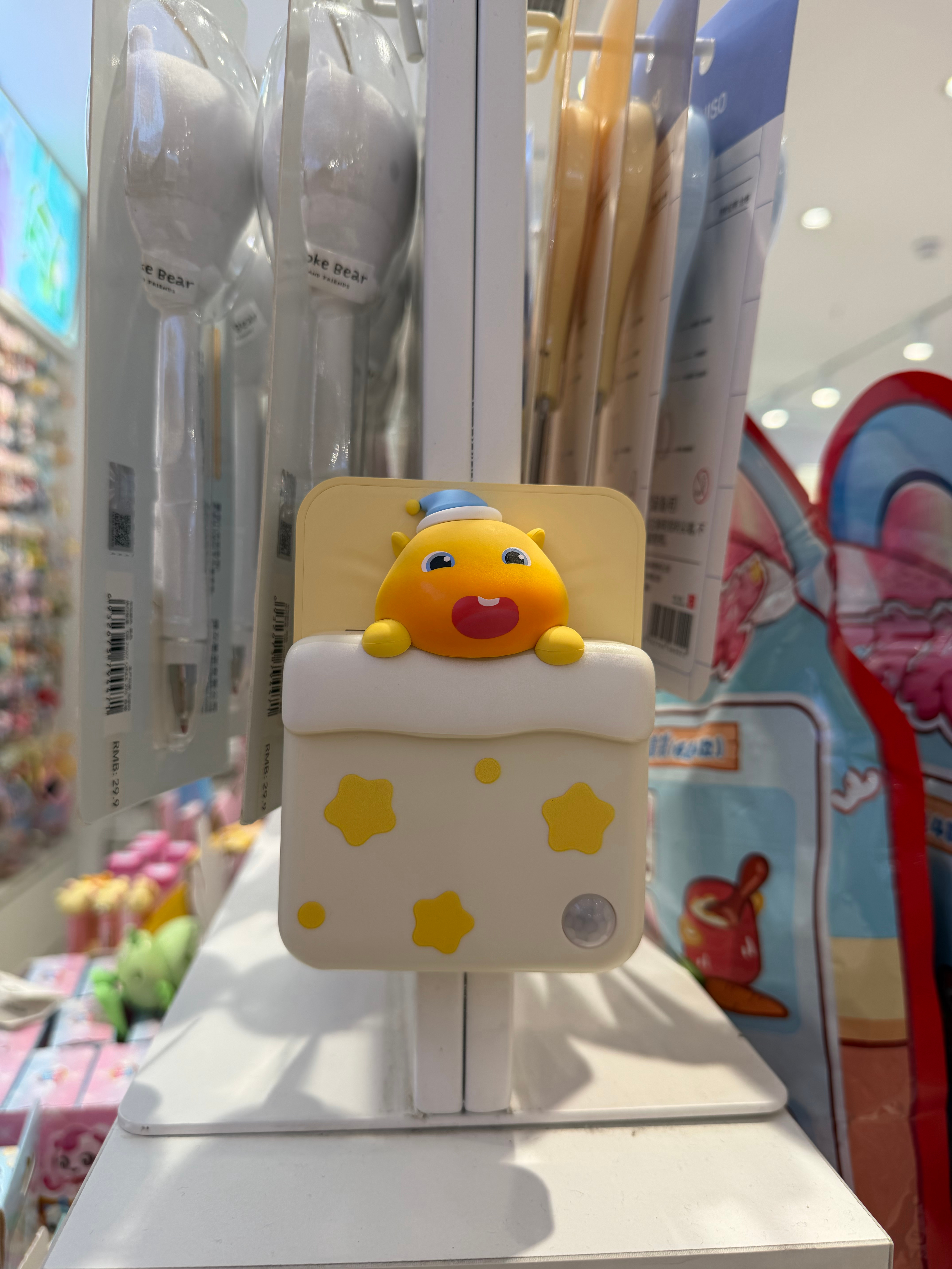 其实也没什么事但是就是一直没睡好感觉很难过在梦里哭了连着两天没睡，昨天睡之前吃了