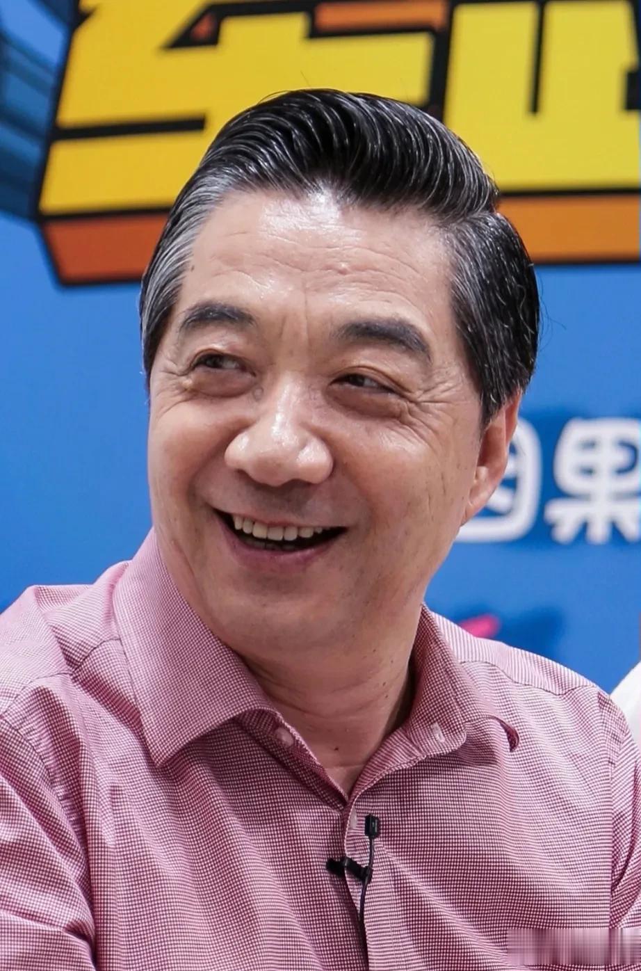 一次节目中，有人问张召忠:印度刚买了一艘航母，维克拉玛蒂号，您怎么看？张召忠说: