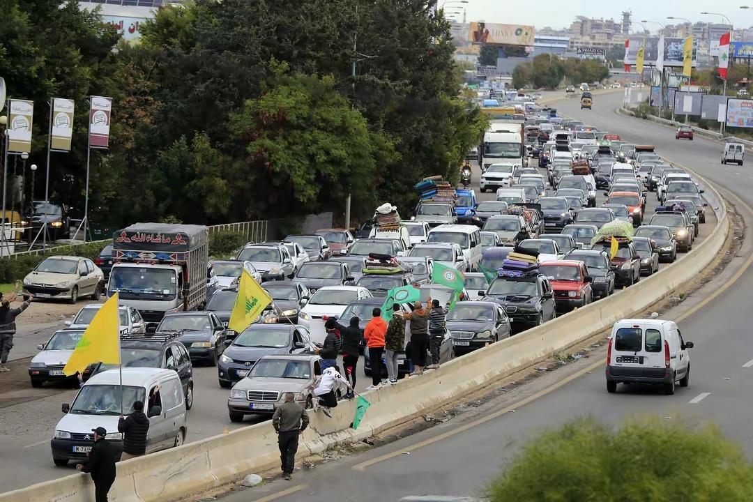 黎巴嫩人得知停火回家大堵车 回家！回家！又有谁不想家呢？ 
