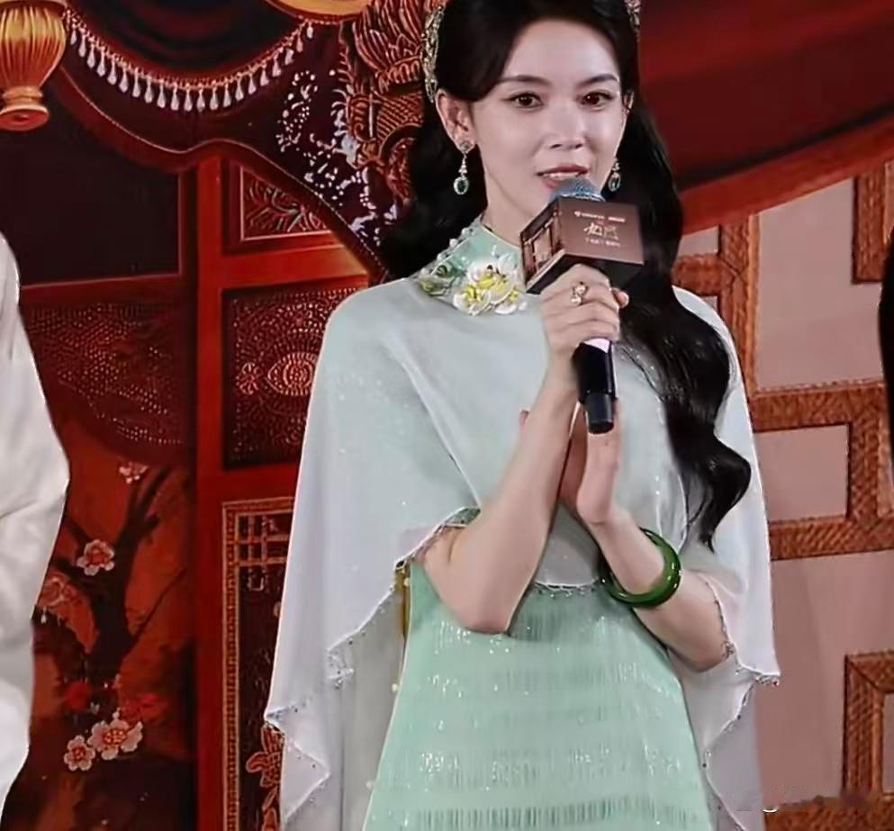 从爆红到无戏可拍，她靠一次假死杀回牌桌
 从爆红到无戏可拍，她靠一次假死杀回牌桌