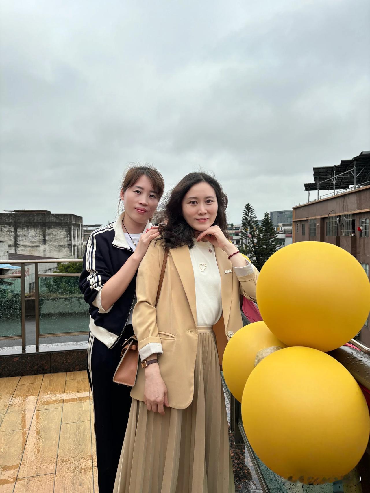 赴一场好友婚礼, 满载祝福与期许。