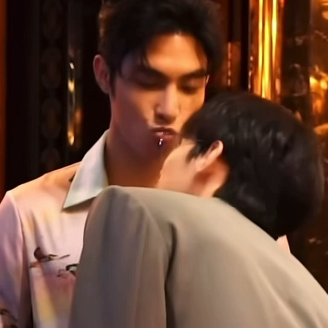 他是不是天天这样噘着嘴撩拨何伟