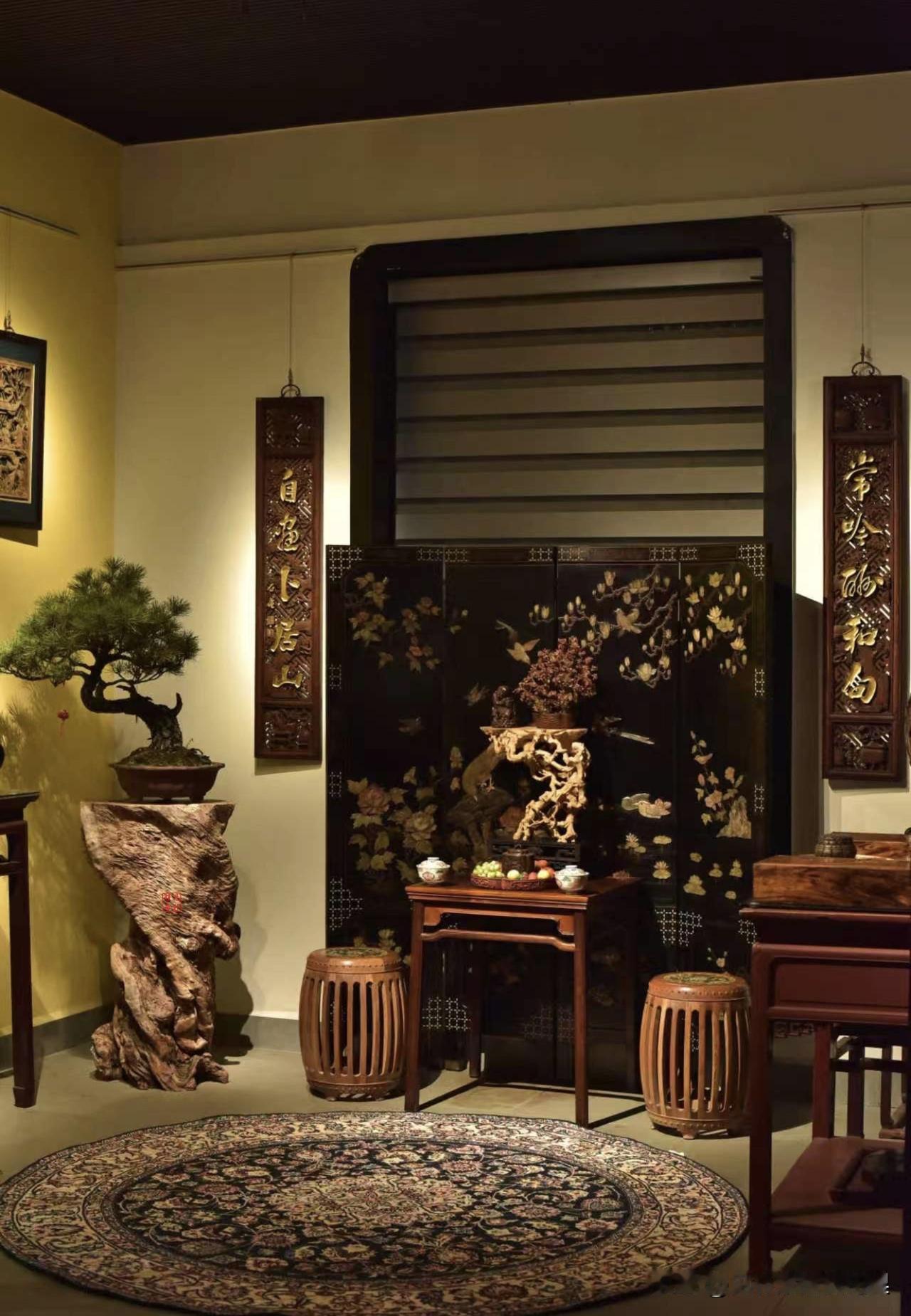 侘寂之美｜龙眼木花架
枯木逢春，根韵天成。
一木承松影，一室藏山河。
岁月在年轮