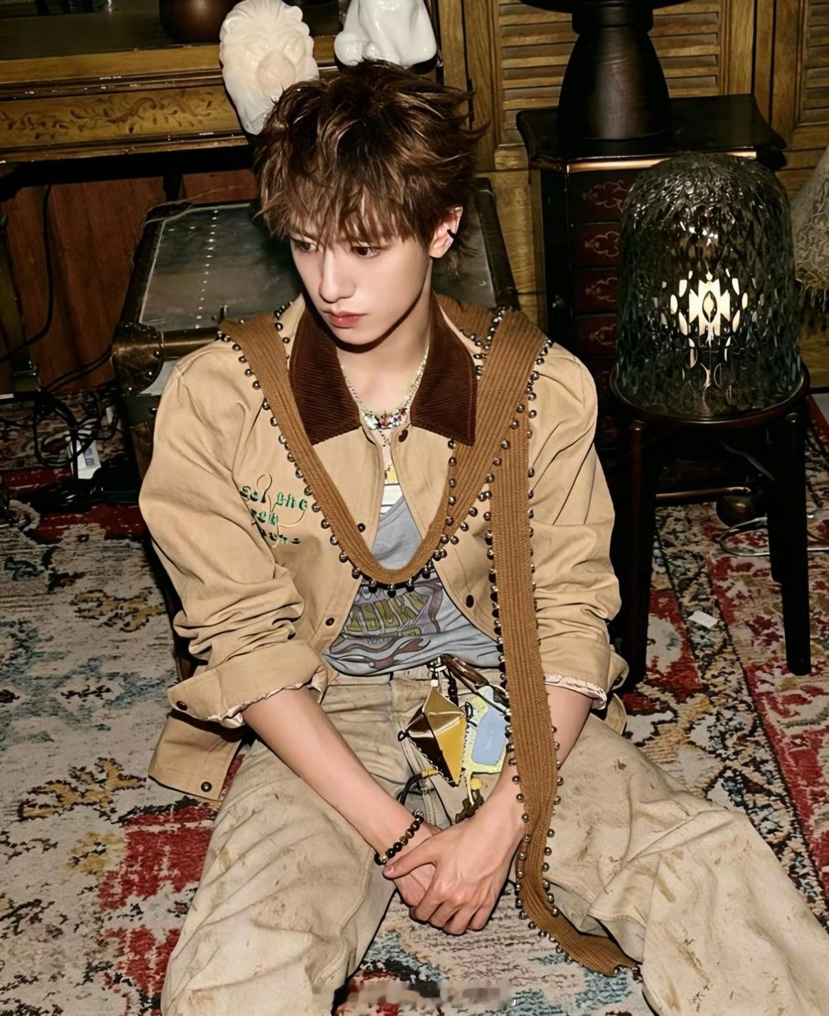 棍子像戴了一对兔子耳朵 