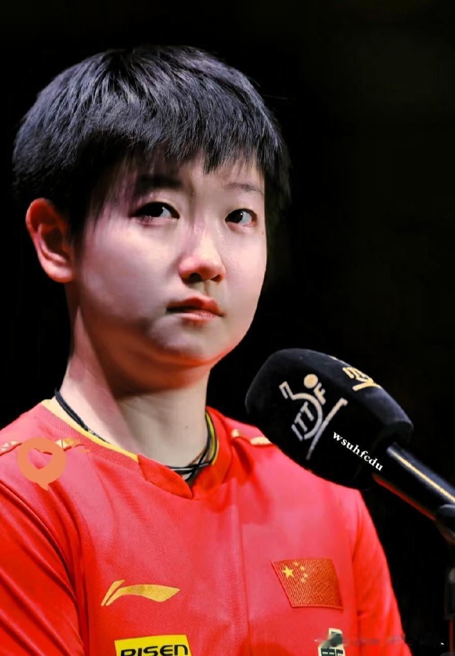 孙颖莎4:3夺冠后接受采访，记者问她赢了之后怎么庆祝，她脸红了说没怎么庆祝，低着