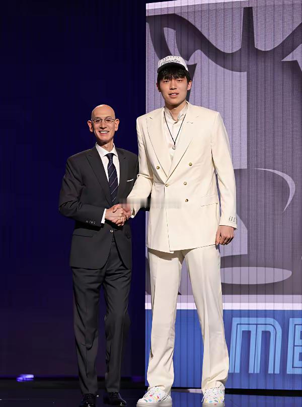 杨瀚森确定不打亚洲杯！专心备战NBA 发文感谢篮协家人们，杨瀚森正式回应了！确定