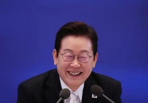 不止台湾是中国的，韩国的李在明曾在一场教育会议上说的一句自嘲的话，意外点出了当地