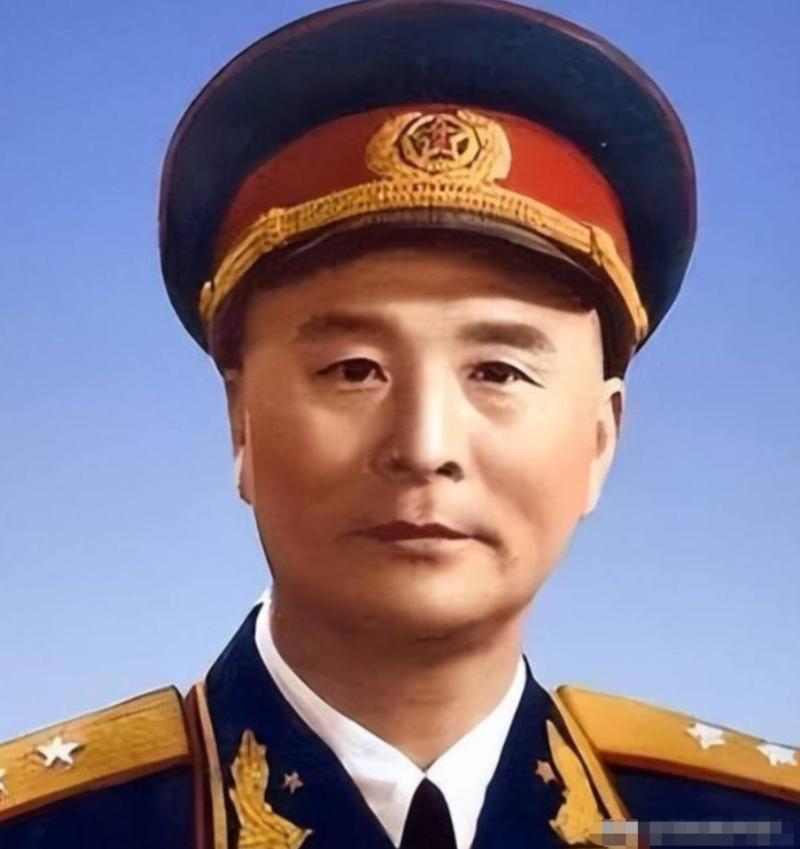 1936年，一位老大娘上山采野果。突然发现一大群苍蝇，在草丛上"嗡嗡嗡"盘旋，她