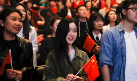 中国人容易被电诈盯上是有原因的，一位越南人告诉我：一个14亿人口的大国，几乎没黑