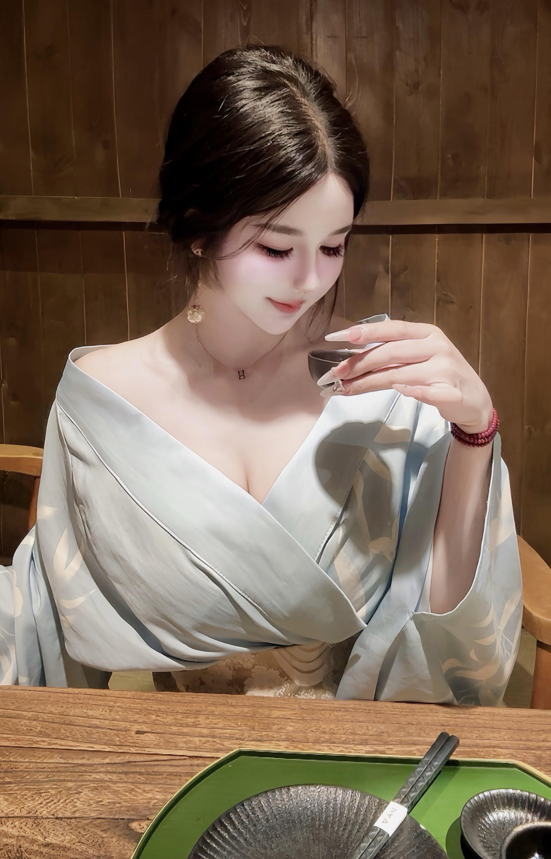 谁许你天上人间 谁同你悔恨晴天