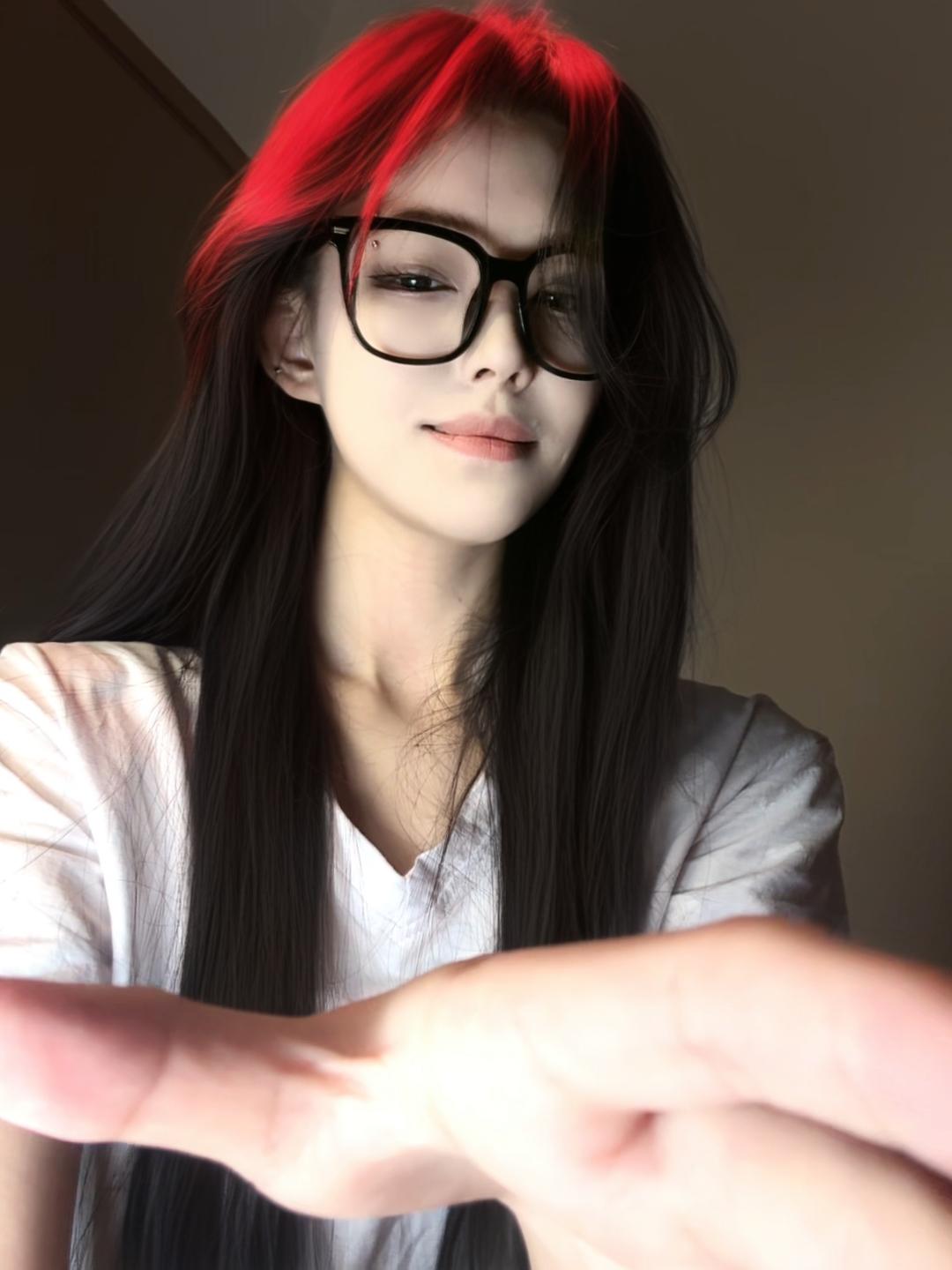 嘘 让你小点声 这下被我抓到了吧