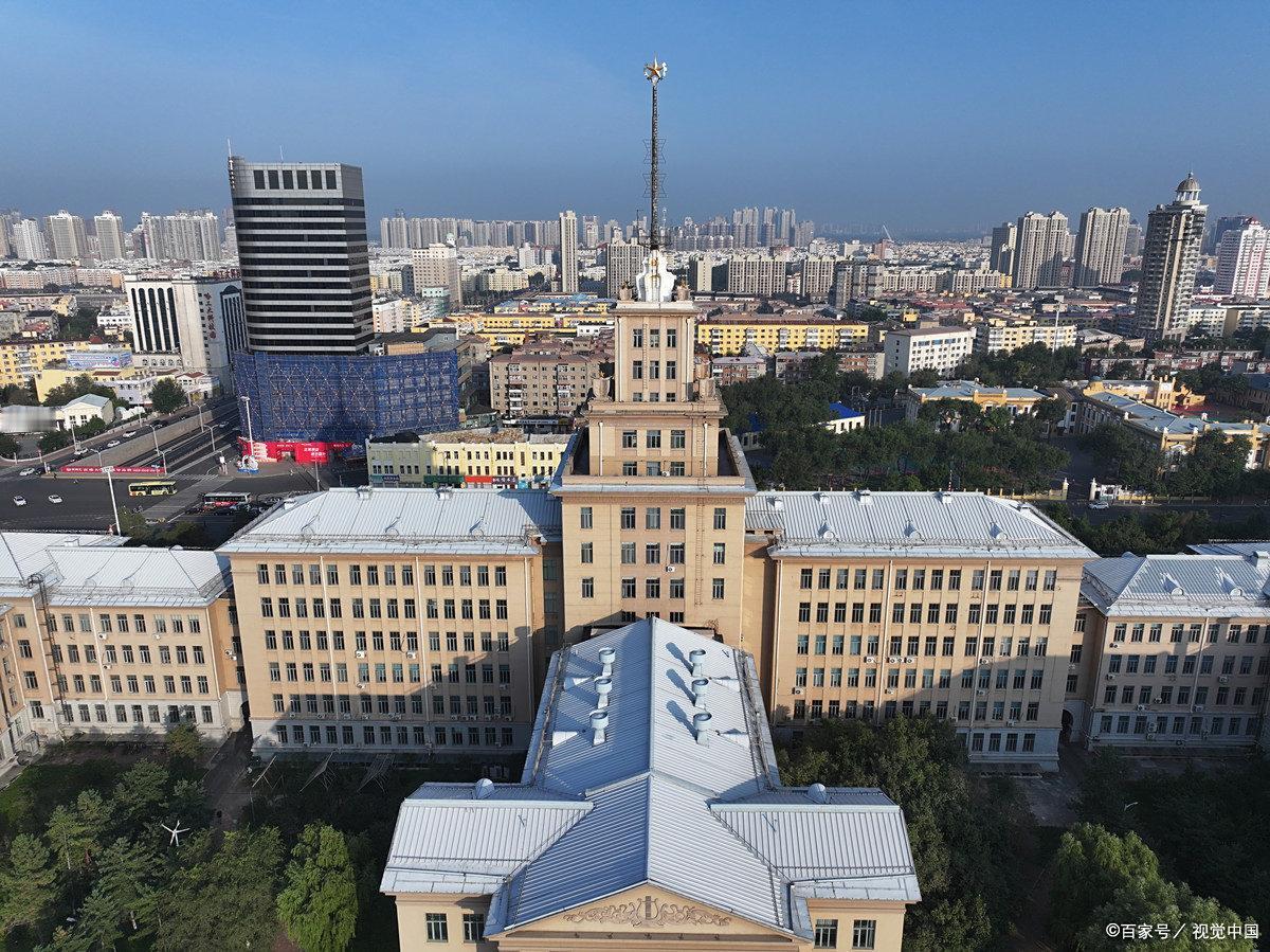 中国科学院大学以平均分674.38居第四名。
中国科学院大学不是985，不是21