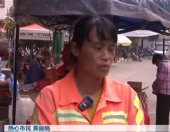 街头惊险一幕，让人看完捏了一把冷汗！谁也没想到，失控冲来的三轮车直奔婴儿车而去，
